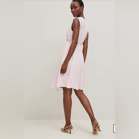 🔥 Closet Sale! Ann Taylor Soft Pink Sleeveless Midi Dress - Picture 2 of 4